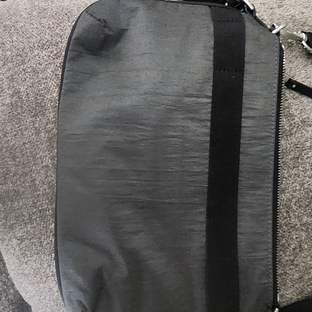 Tumi crossbody purse - Picture 3 of 9